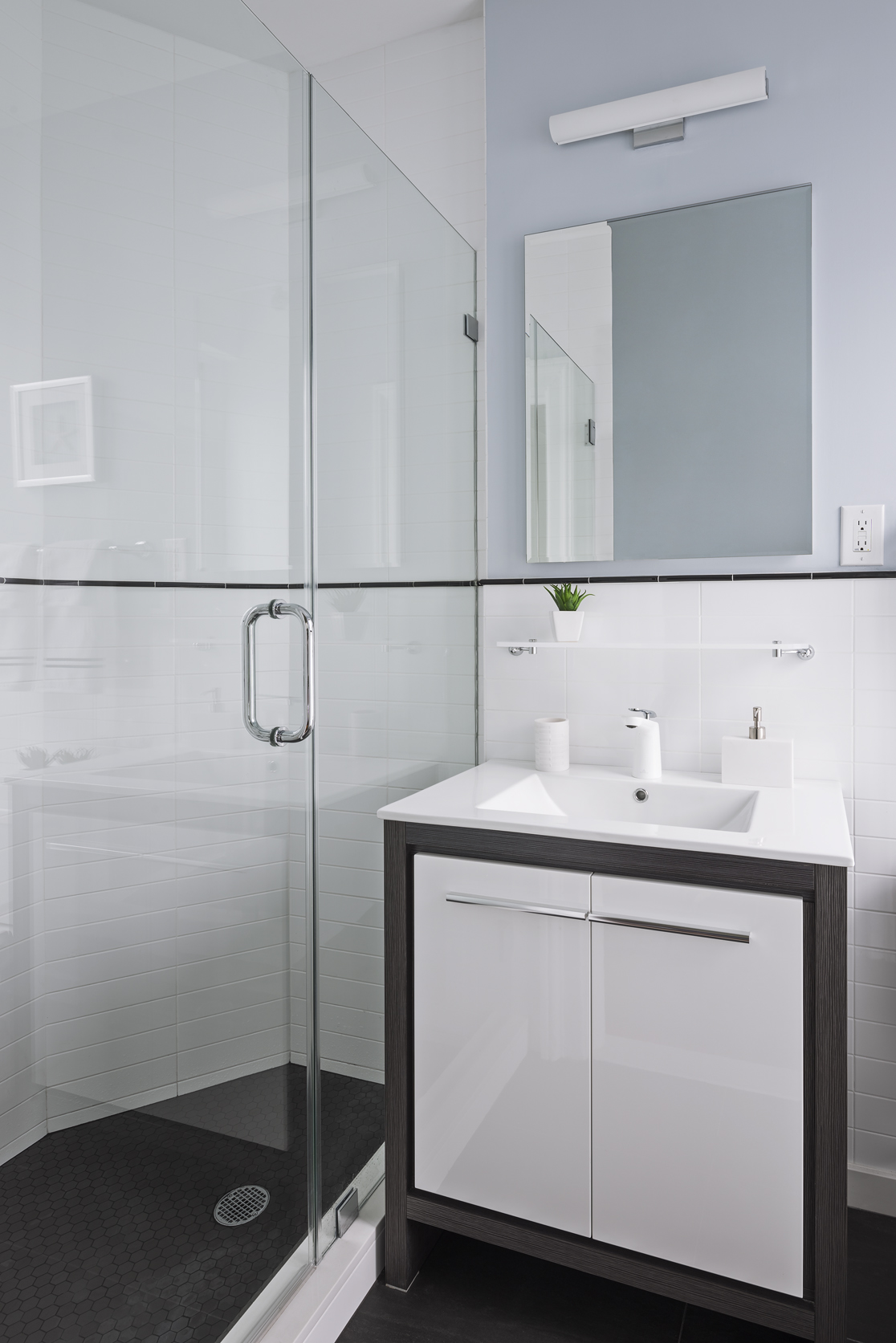 InsideWright_70s_bathroom3.jpg