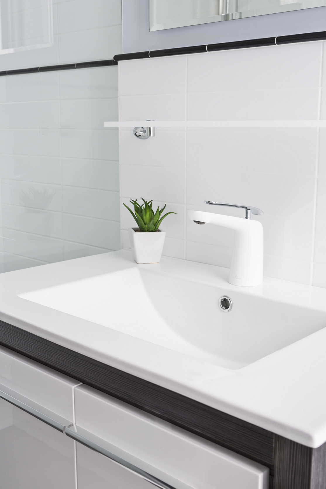 InsideWright_70s_bathroom4.jpg